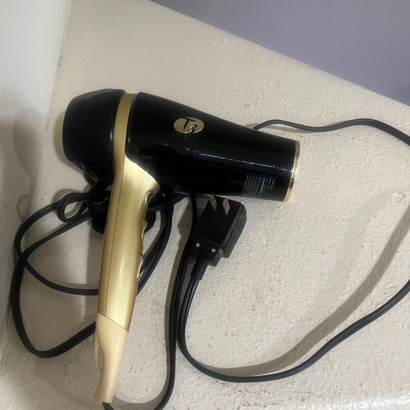 T3 Featherweight‎ 2 Hair Dryer - Model # 73828 - Black/Gold - Picture 10 of 15